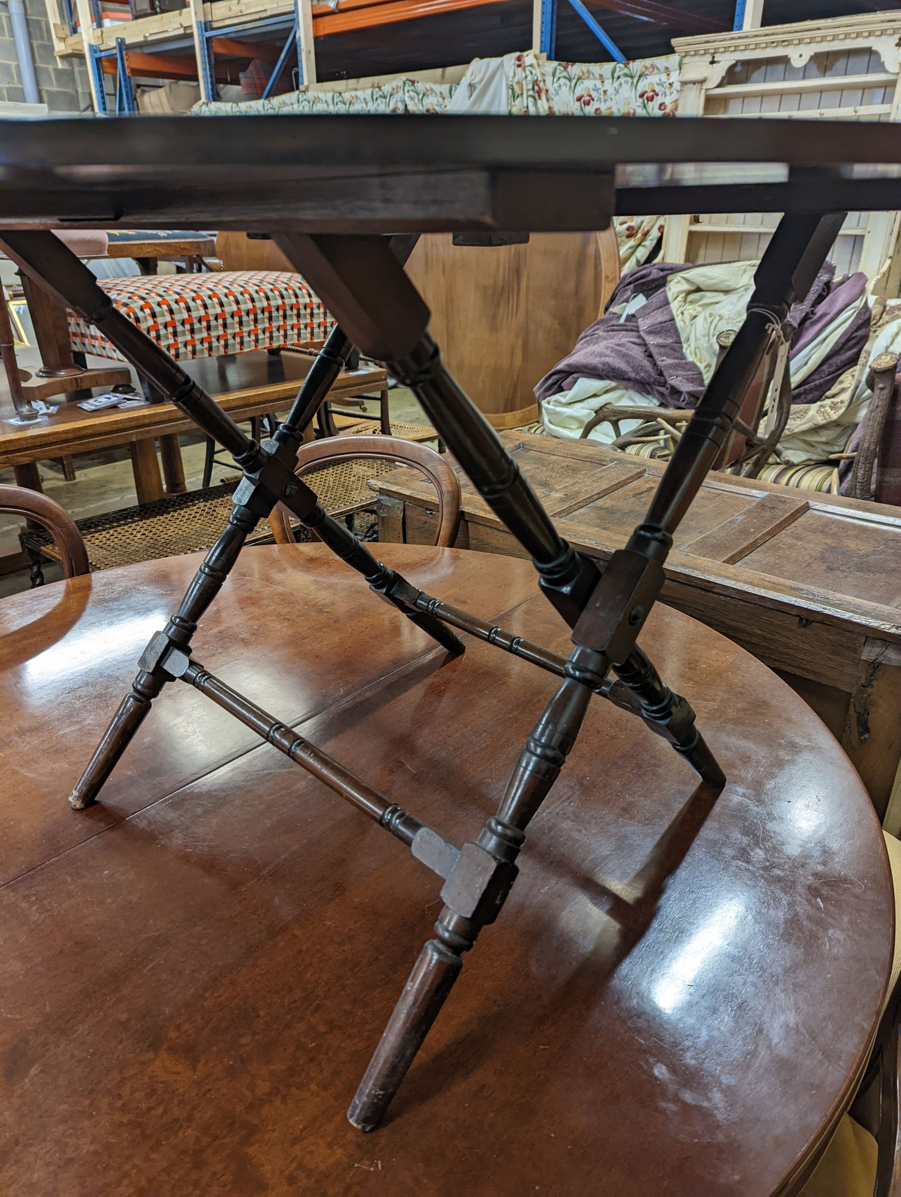 An early 20th century mahogany coaching table, diameter 92cm, height 62cm